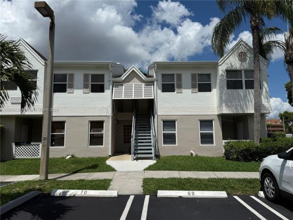 17500 NW 67 Pl M-4, Hialeah, Florida 33015, image 1