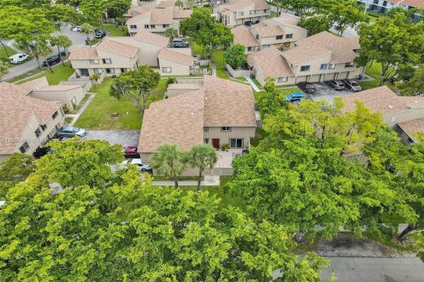 Habitat 2, 5613 NW 21st St #8-B, Lauderhill, Florida 33313, image 1