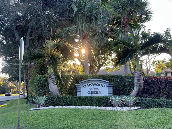 Oakwood On The Green, 9865 Riverside Dr #9-32, Coral Springs, Florida 33071, image 1