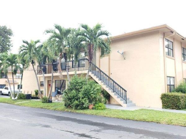 Lago Grande, 2505 W 67th Pl #21-27, Hialeah, Florida 33016, image 1