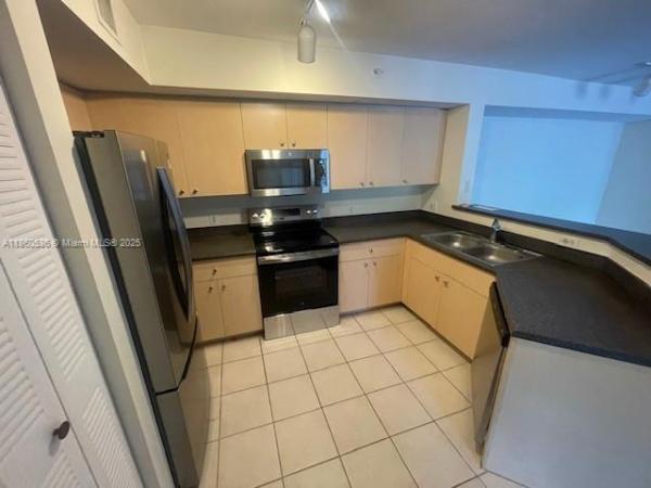 Emerald Isle At Laguna Lakes, 4021 San Marino Blvd #201, West Palm Beach, Florida 33409, image 1