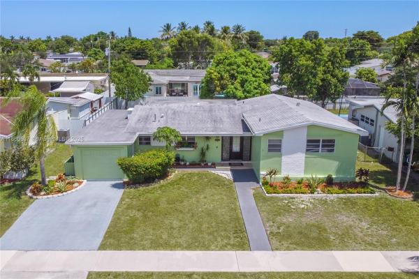 Pine Tree Manor, 9390 Dominican Dr, Cutler Bay, Florida 33189, image 2