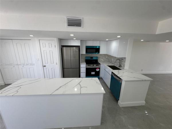 Venetian Park, 2318 NE 7th St #34, Hallandale Beach, Florida 33009, image 2