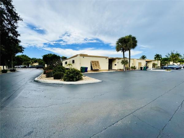 Loch Lomond West, 6950 Sharpecroft Ct #6950, Miami Lakes, Florida 33014, image 1
