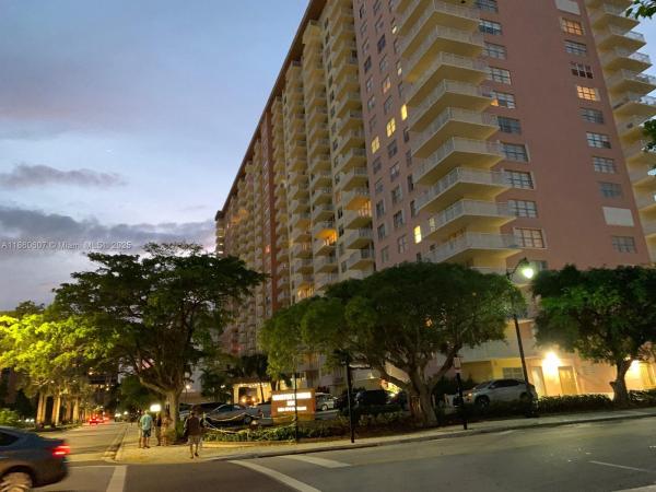 Winston Towers 200, 251 174th St #1904, Sunny Isles Beach, Florida 33160, image 1
