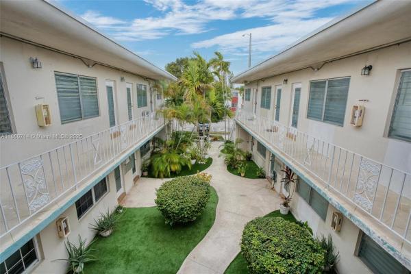 2072 NE 169 St, 2072 NE 169 St 10, North Miami Beach, Florida 33162, image 1