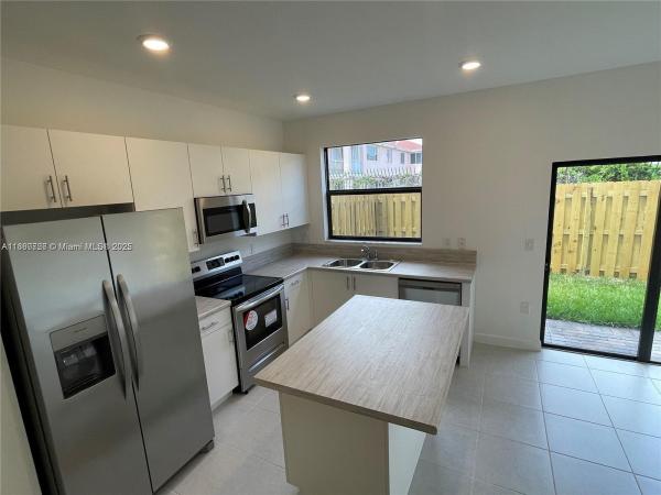 20671 NE 7th Pl #20671, Unincorporated Dade County, Florida 33179, image 1