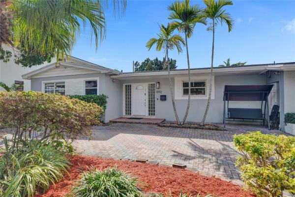 1052 NE 179th Ter, Miami, Florida 33162, image 1