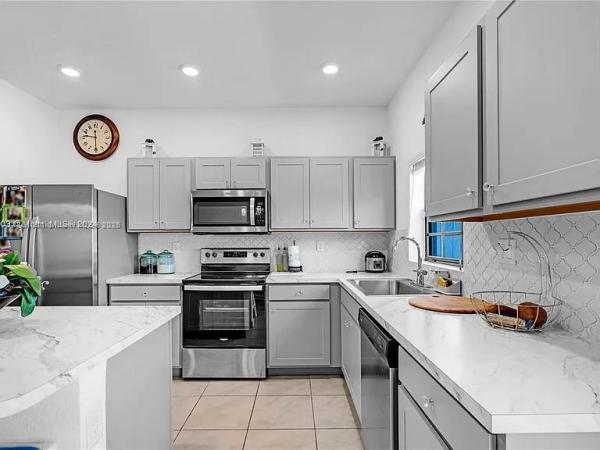 Regal Palm Square, 730 SW 12th St, Florida City, Florida 33034, image 1