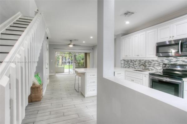 Pelican Pointe, 336 SW 121st Ter, Pembroke Pines, Florida 33025, image 2