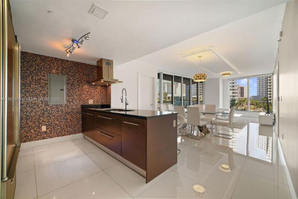 Icon Brickell Tower 2, 495 Brickell Ave 402, Miami, Florida 33131, image 1