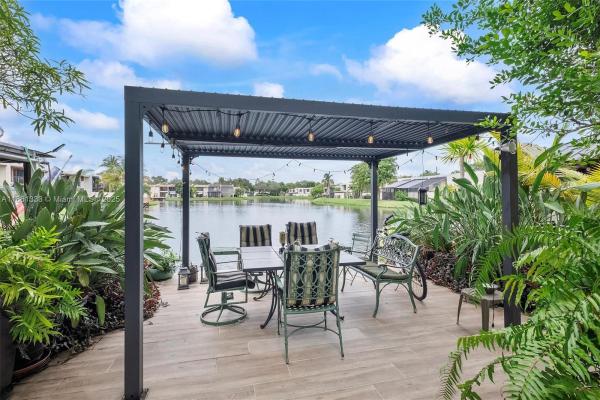 Sunset Park Lake Villas, 10409 SW 80th St, Kendall, Florida 33173, image 2