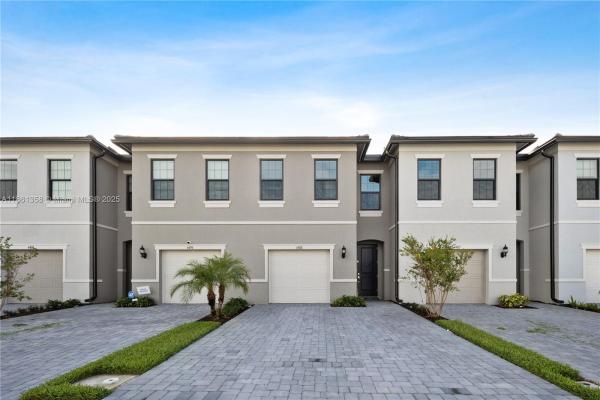 Oak Tree, 4488 E Appleton Cir E, Oakland Park, Florida 33309, image 1