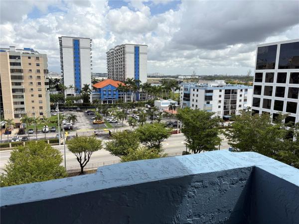5050 Building, 5050 NW 7th St #PH1, Miami, Florida 33126, image 1
