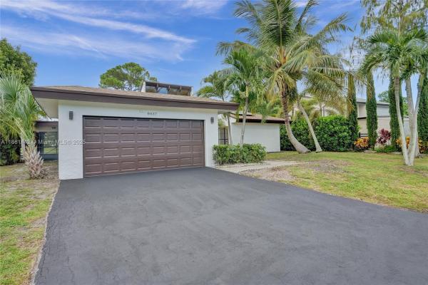 Buttonwood At Woodmont, 8037 Buttonwood Cir, Tamarac, Florida 33321, image 2