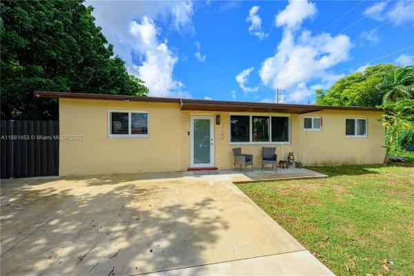 Leisurewood Manor, 15640 SW 295th Ter, Leisure City, Florida 33033, image 3