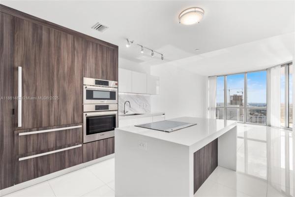 Paramount Miami Worldcenter, 851 NE 1st Ave 2506, Miami, Florida 33132, image 1