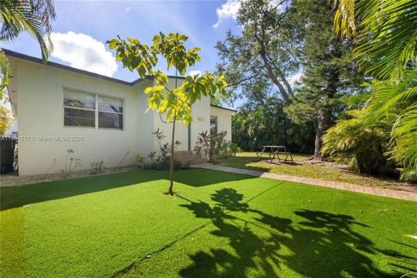 Park View Square, 12215 NE 12th Pl, North Miami, Florida 33161, image 1