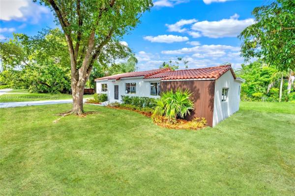 Biscayne Lawn, 11320 NE 11th Pl, Biscayne Park, Florida 33161, image 2