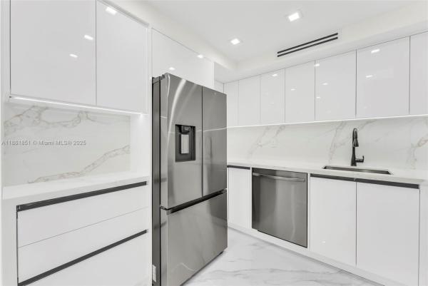 Winston Towers 200, 251 174th St 1414, Sunny Isles Beach, Florida 33160, image 1