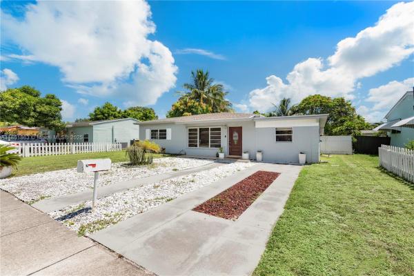 Judy Manors, 250 NE 170th St, North Miami Beach, Florida 33162, image 1