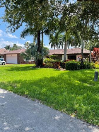 19265 E Saint Andrews Dr, Hialeah, Florida 33015, image 1