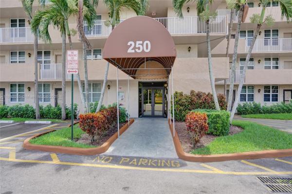 Coronado At Jacaranda, 250 Jacaranda Dr #206, Plantation, Florida 33324, image 1