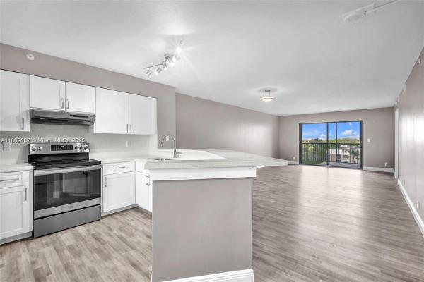 Le Club At Cypress Bend, 2112 S Cypress Bend Dr #802, Pompano Beach, Florida 33069, image 1
