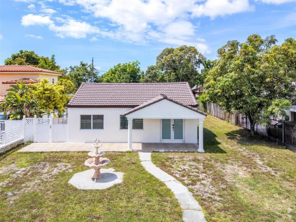 Essex Village, 770 SE 5th Pl, Hialeah, Florida 33010, image 2