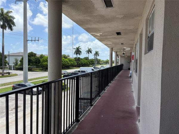 Golf Ridge Villas, 20490 NW 7 Ave 15, Miami Gardens, Florida 33169, image 1