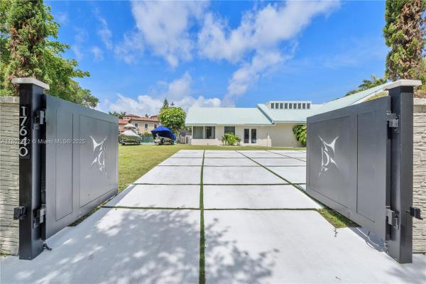 Reardon Acres, 17640 Old Cutler Rd, Palmetto Bay, Florida 33157, image 1