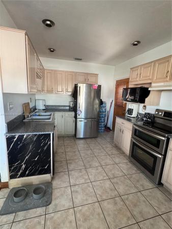 Rose Bea Manor, 2840 SW 103rd Pl, University Park, Florida 33165, image 3