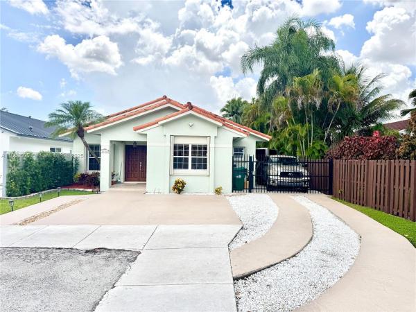 Islas Canarias Homes, 14364 SW 113th Ter, The Hammocks, Florida 33186, image 3