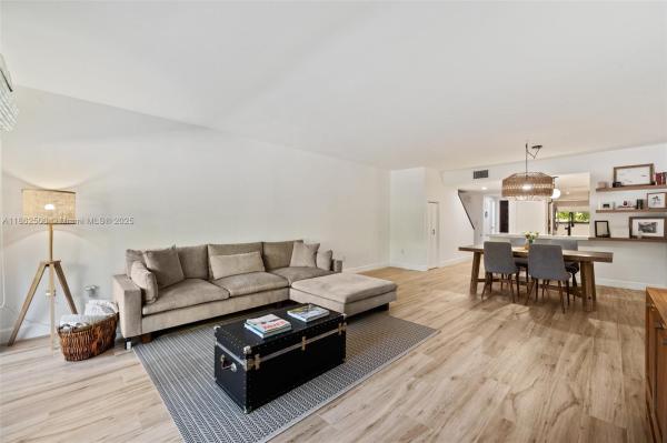 Biltmore Court Villas, 2600 Cardena St #11, Coral Gables, Florida 33134, image 2