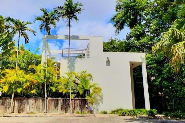 Mundy's Gemini, 2918 Whitehead St #2, Miami, Florida 33133, image 1
