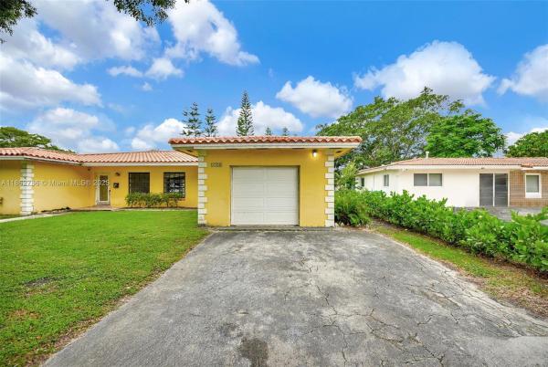 Miami Lakes Residential, 6750 White Oak Dr, Miami Lakes, Florida 33014, image 2