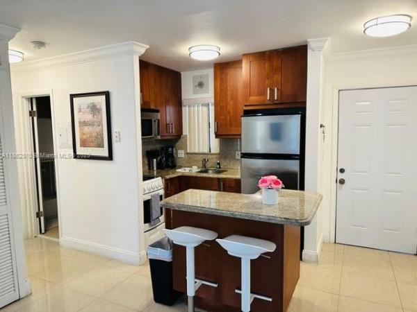 Salem House, 251 172nd St #302, Sunny Isles Beach, Florida 33160, image 1