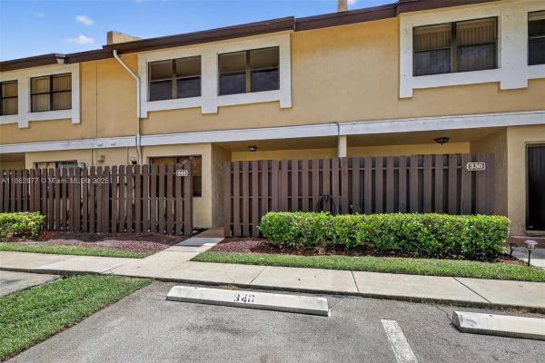 Tanglewood Townhomes, 340 SW 97th Ave, Pembroke Pines, Florida 33025, image 2