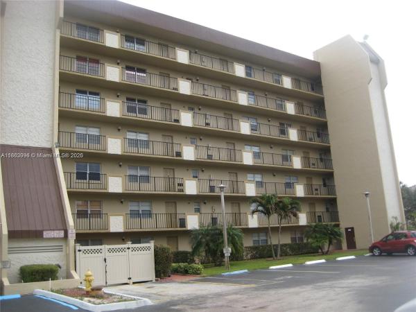Rolling Hills Golf And Tennis Club, 3150 W Rolling Hills Cir #601, Davie, Florida 33328, image 1