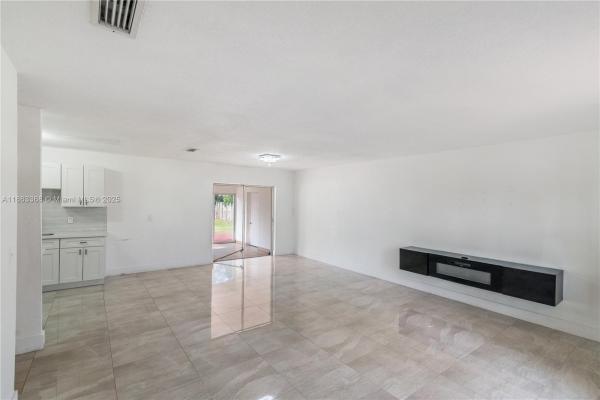 Carol City Gardens, 4340 NW 196th St, Miami Gardens, Florida 33055, image 2