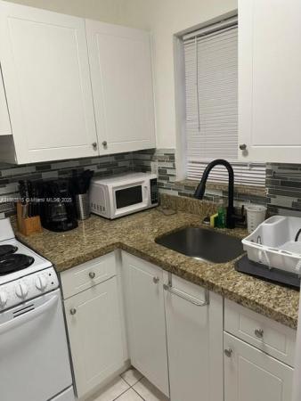 Salem House, 251 172nd St #121, Sunny Isles Beach, Florida 33160, image 2