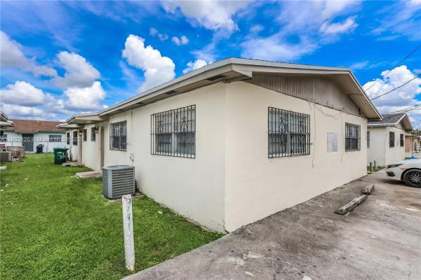 Carroll Villa, 514 NW 7th Ave, Florida City, Florida 33034, image 1