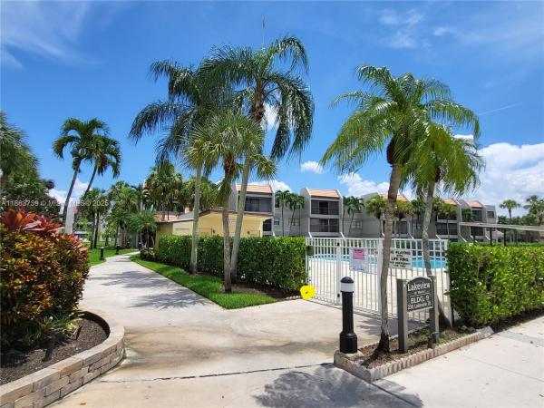 Racquet Club At Bonaventure, 230 Lakeview Dr #207, Weston, Florida 33326, image 1