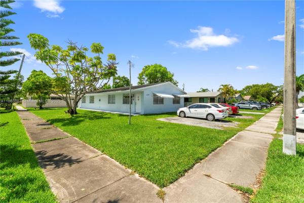 Flamingo Manors, 2100 N 14th Ave #1-2, Hollywood, Florida 33020, image 3