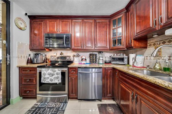 665 NE 195 St 424, Unincorporated Dade County, Florida 33179, image 1