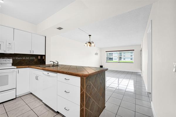 8420 SW 154 Circle Ct 512, Unincorporated Dade County, Florida 33193, image 1
