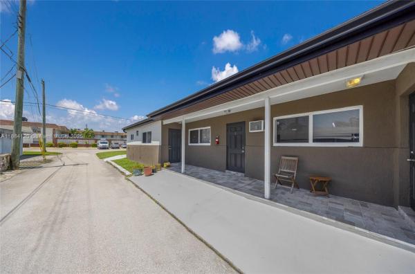 St James Park Northeast, 1807 N 17th Ave 1-4 ##1-4, Hollywood, Florida 33020, image 1