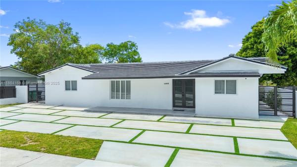 Royale Green, 12870 SW 47th St, Kendale Lakes, Florida 33175, image 3