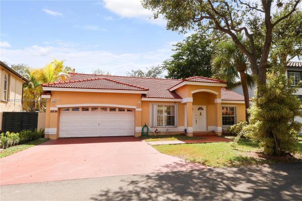 8934 NW 189th Ter, Hialeah, Florida 33018, image 1