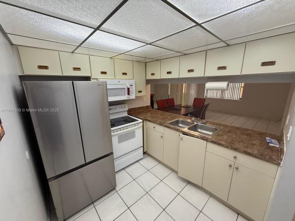Lago Grande, 6395 W 27th Ct #102, Hialeah, Florida 33016, image 2